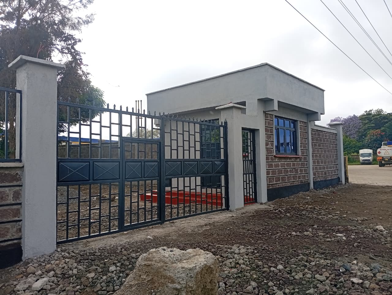 Gate and gatehouse at the Nakuru project